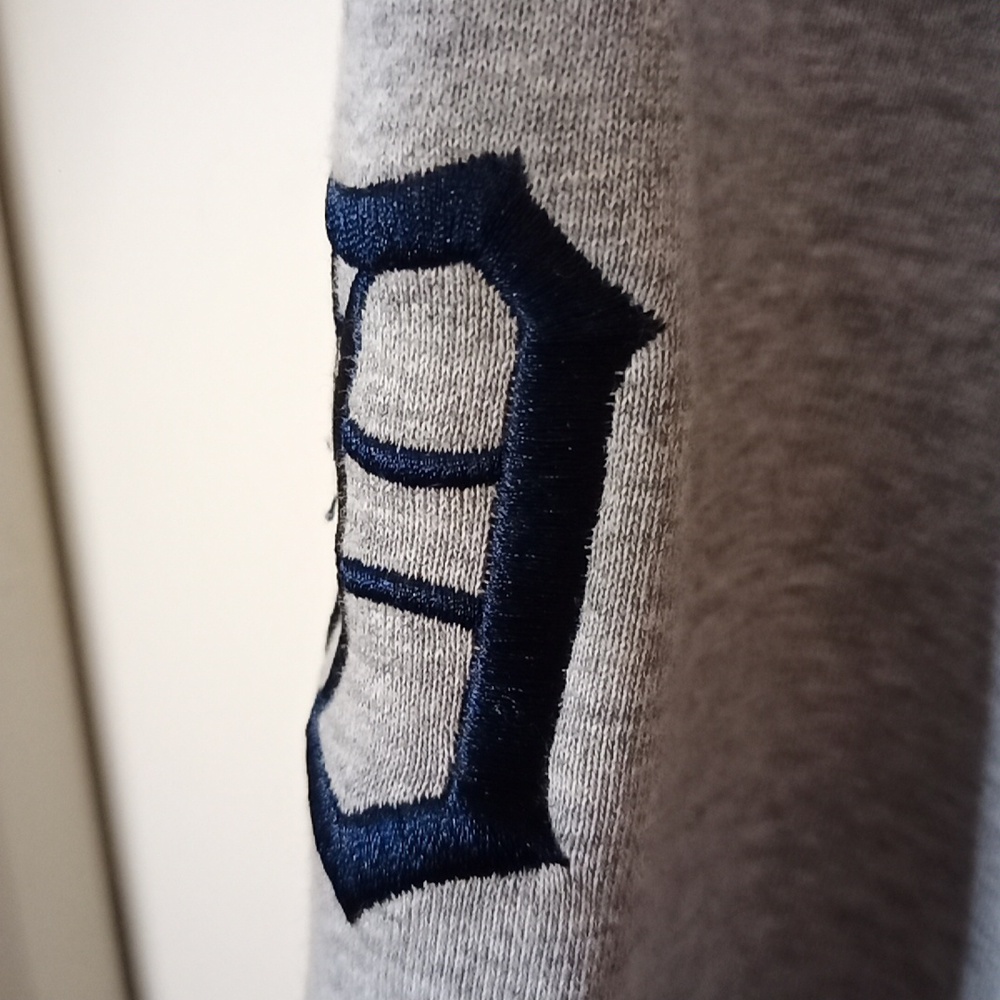 New Era Gray Athletic Sweatshirt Detroit Tigers 2XLT - Picture 4 of 8
